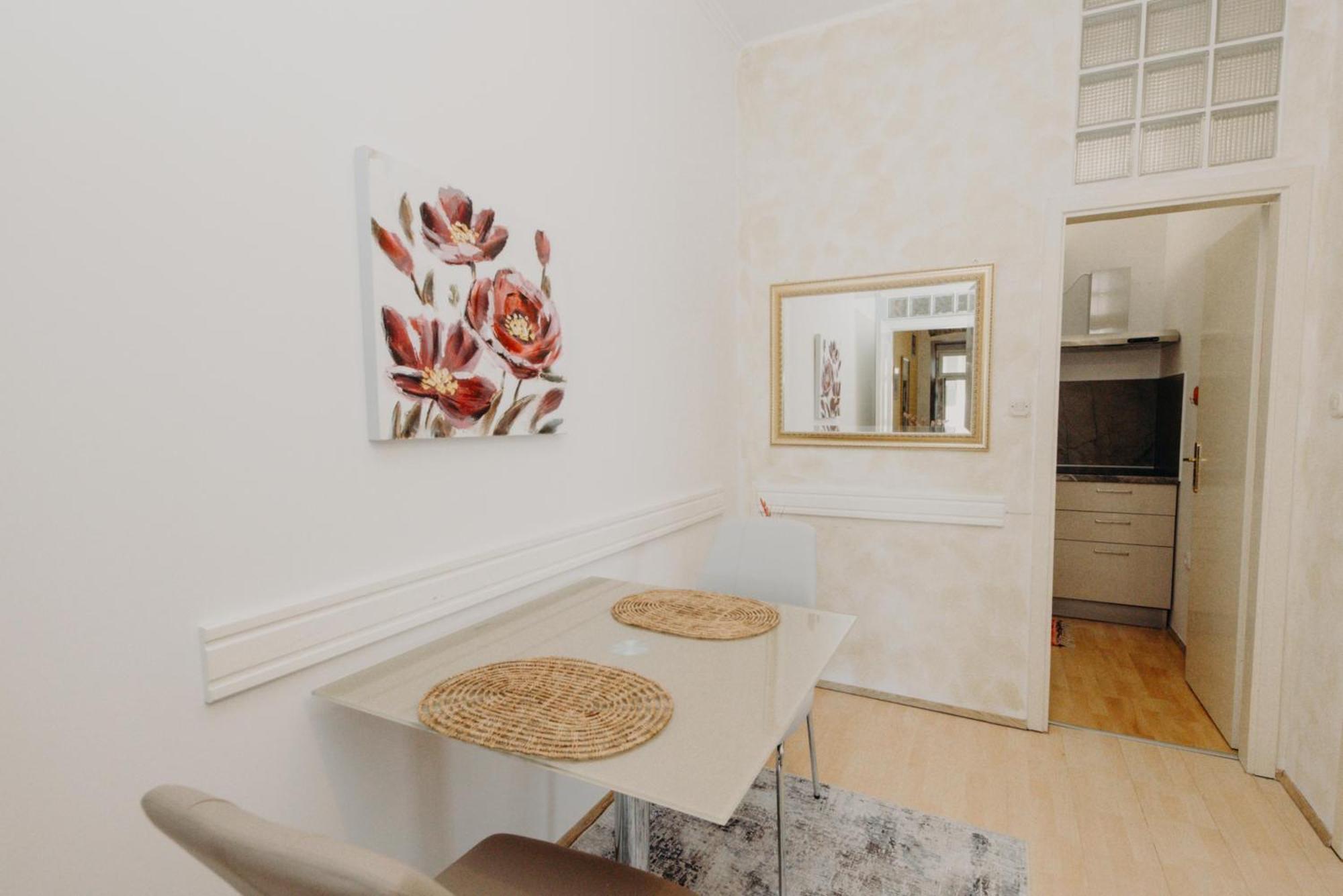And Rossella 2 Apartament *