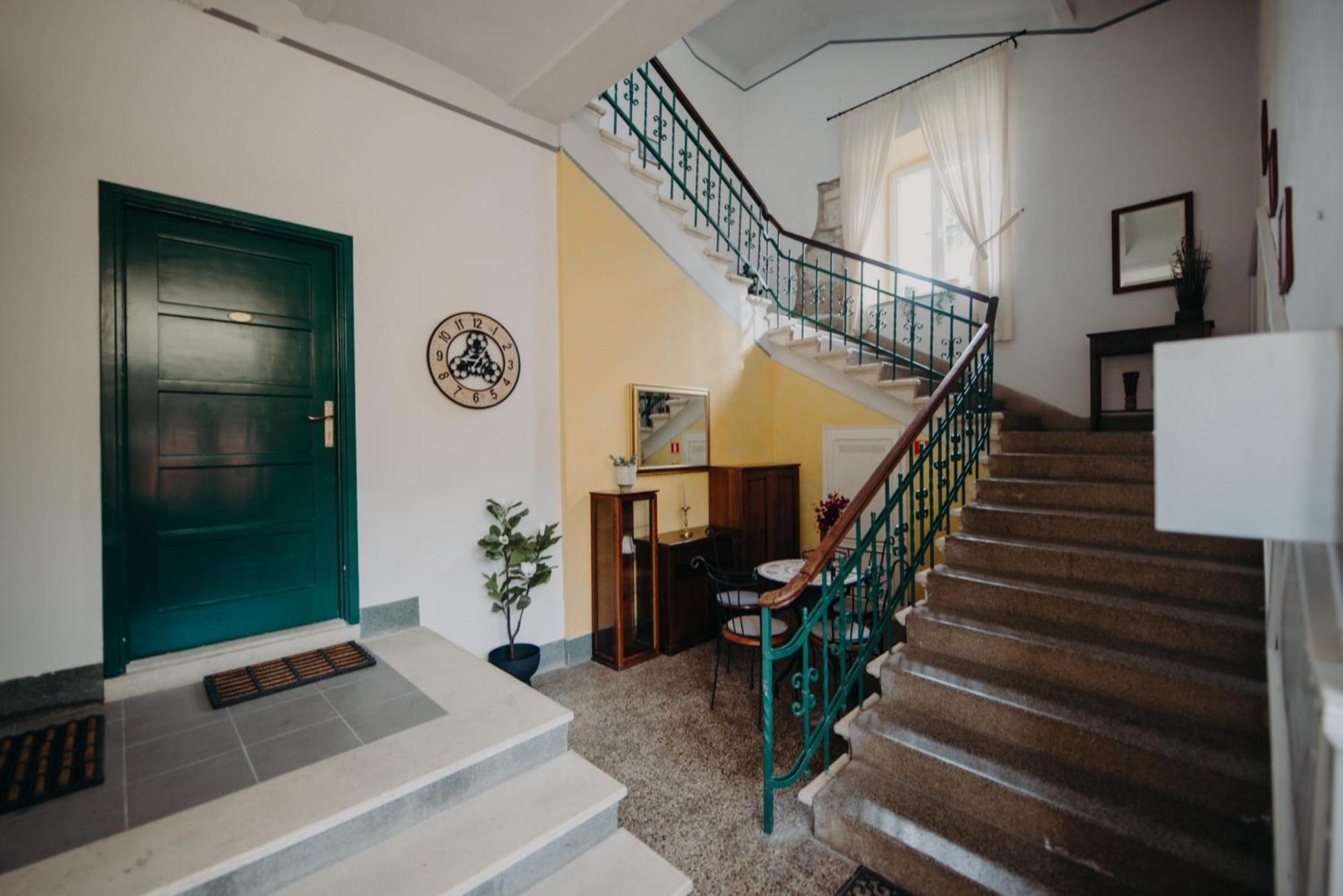 Apartament And Rossella 2 *