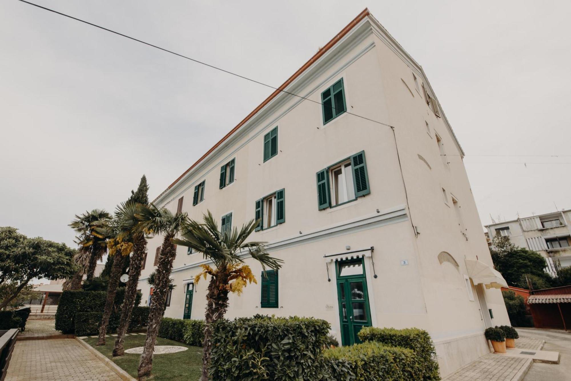 Apartament And Rossella 2 *
