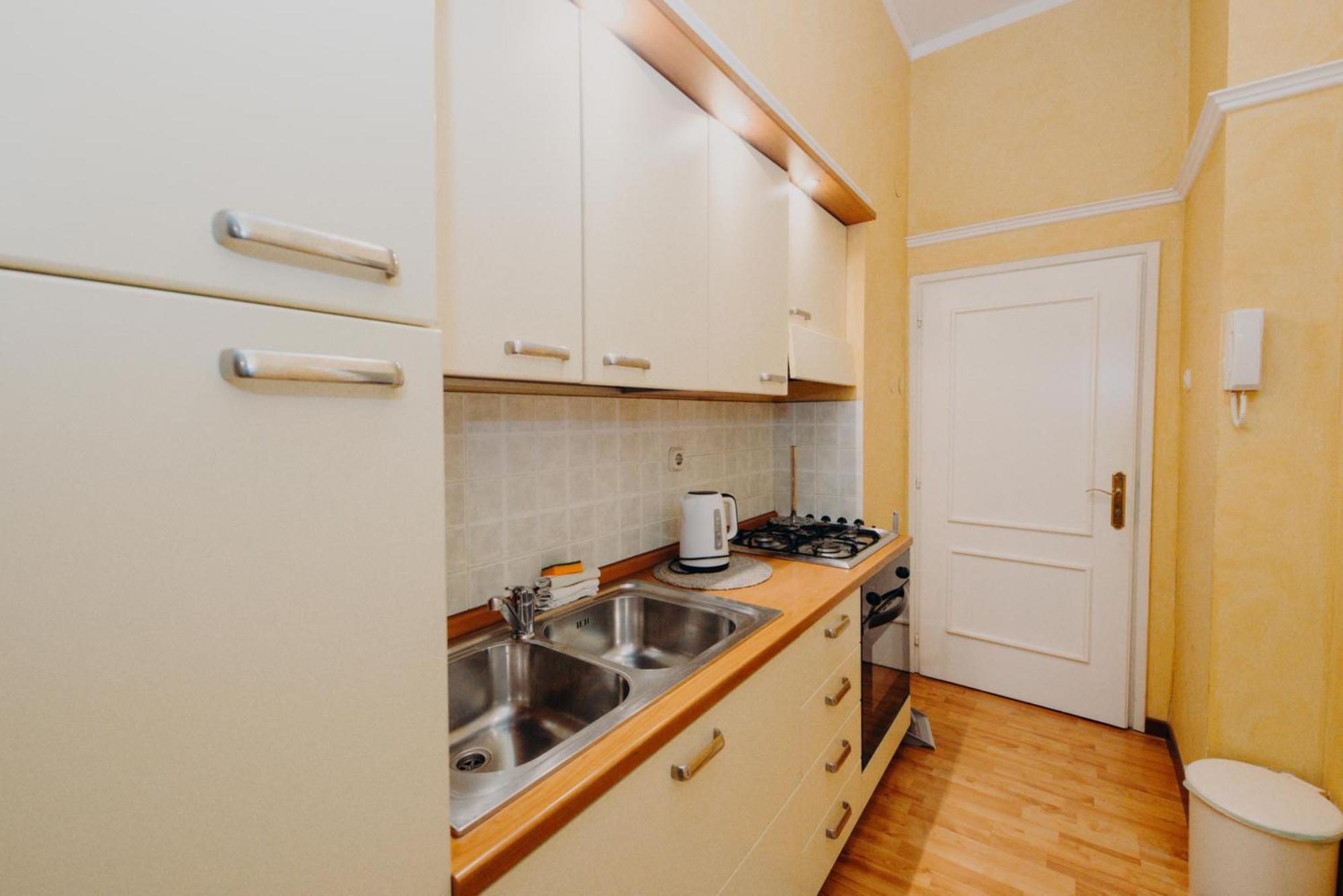 Apartament And Rossella 2