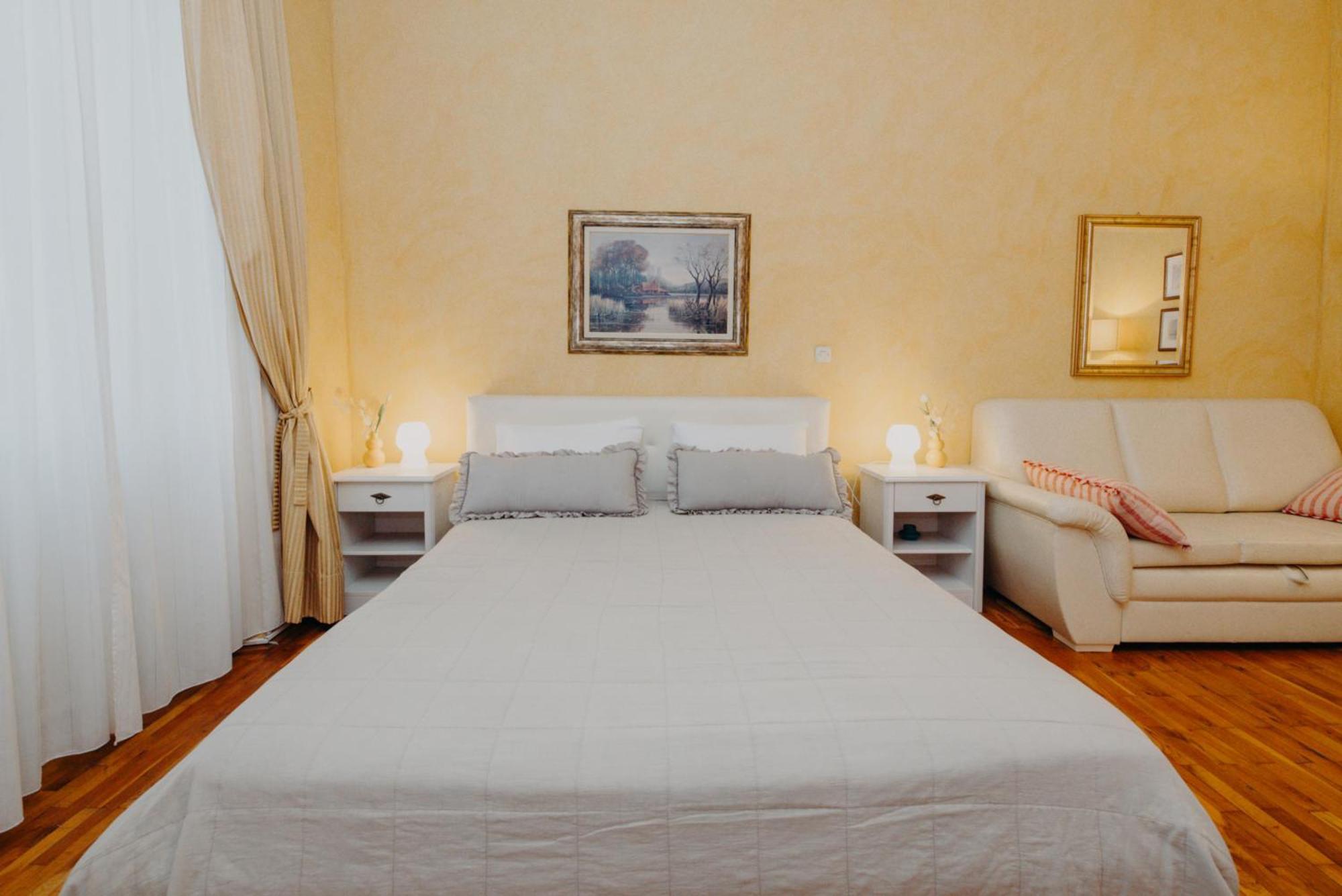 Apartament And Rossella 2